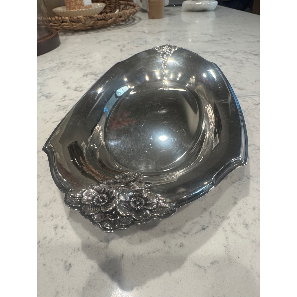 Webster-Wilcox International Silver Co Floral Scalloped Oval Tray 7119. Gorgeous